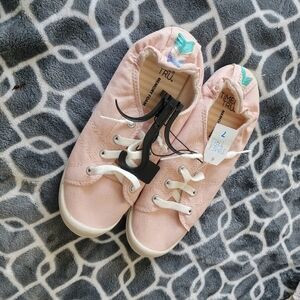 Time and Tru, canvas casual shoes, sz. 7, peach